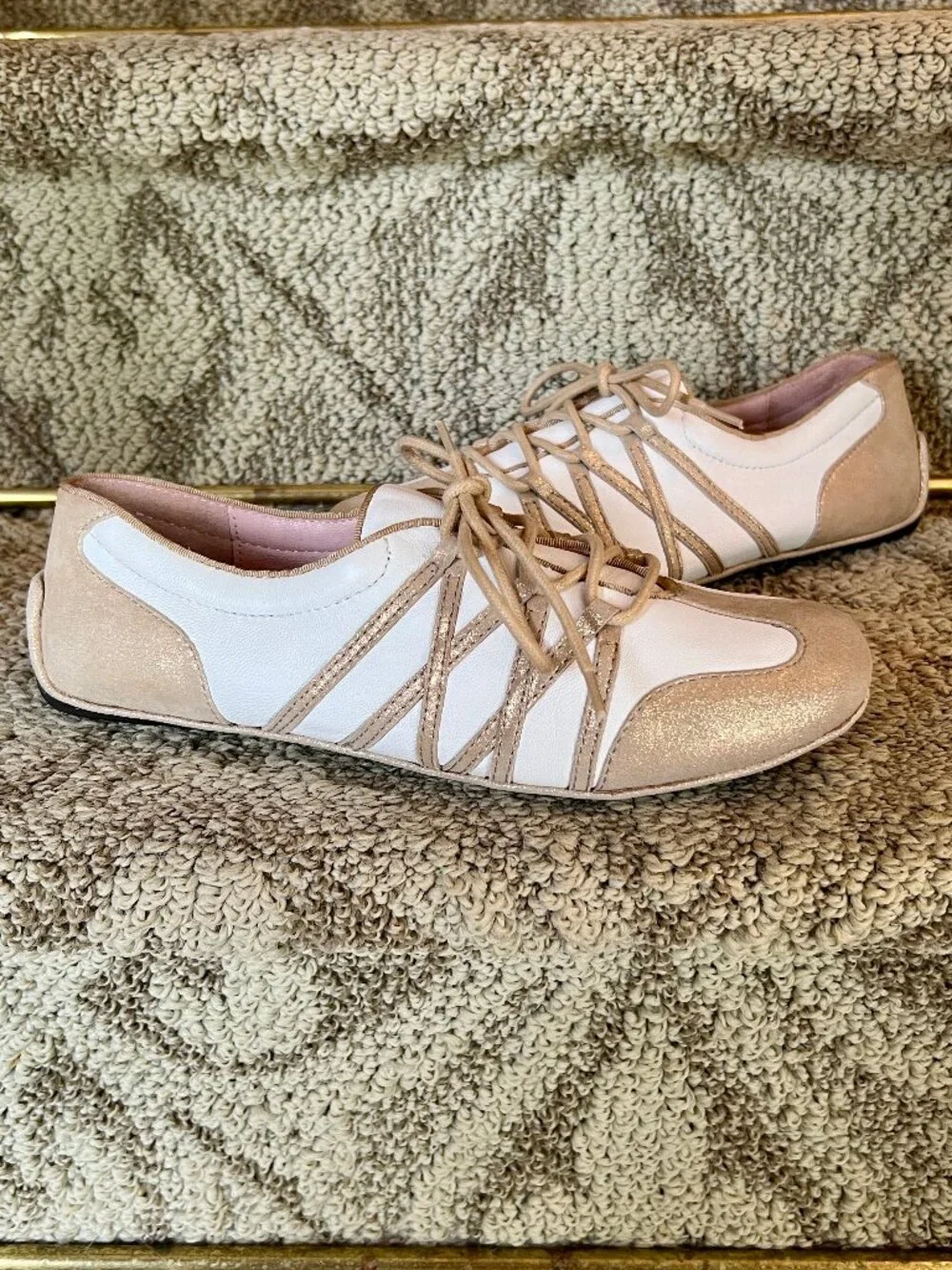 NWOB Taryn Rose White & Gold Leather Ballet Style Sneakers Tennis Shoes Sz 7.5